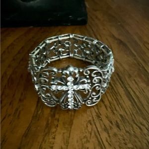 Fun Cross Bracelet 🩷 in BRAND-NEW Condition